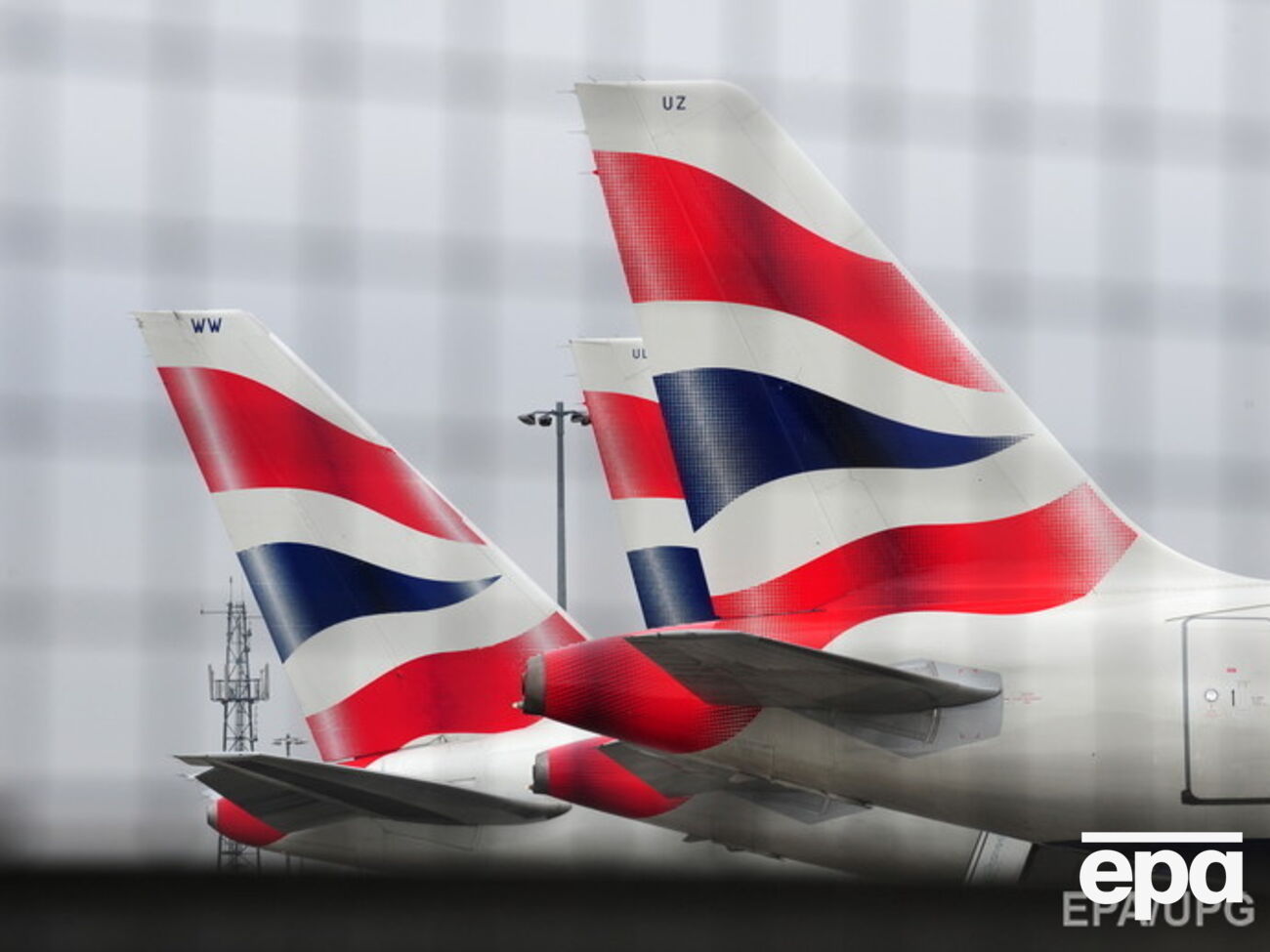 Британия эвакуирует туристов из Египта