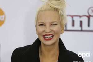 Sia написала песни для многих знаменитых исполнителей