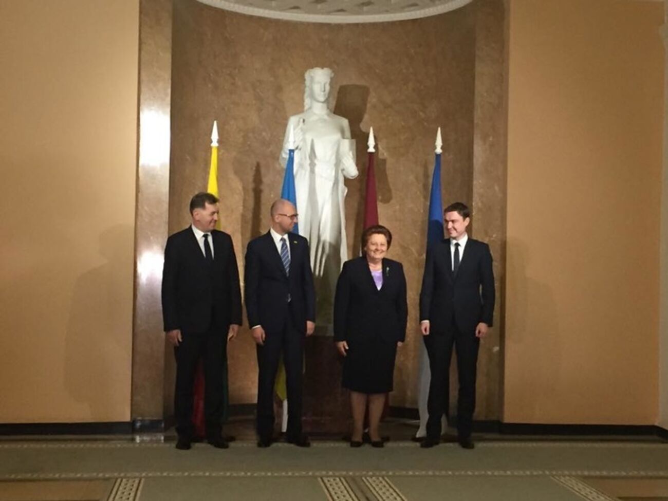 Яценюк встретился с премьер-министрами стран Балтии