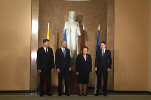 Яценюк встретился с премьер-министрами стран Балтии