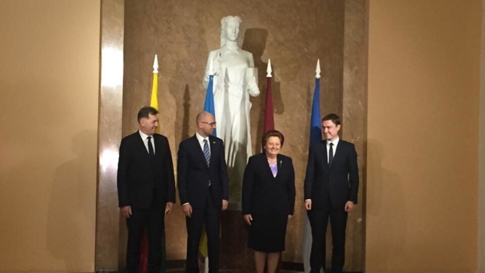 Яценюк встретился с премьер-министрами стран Балтии