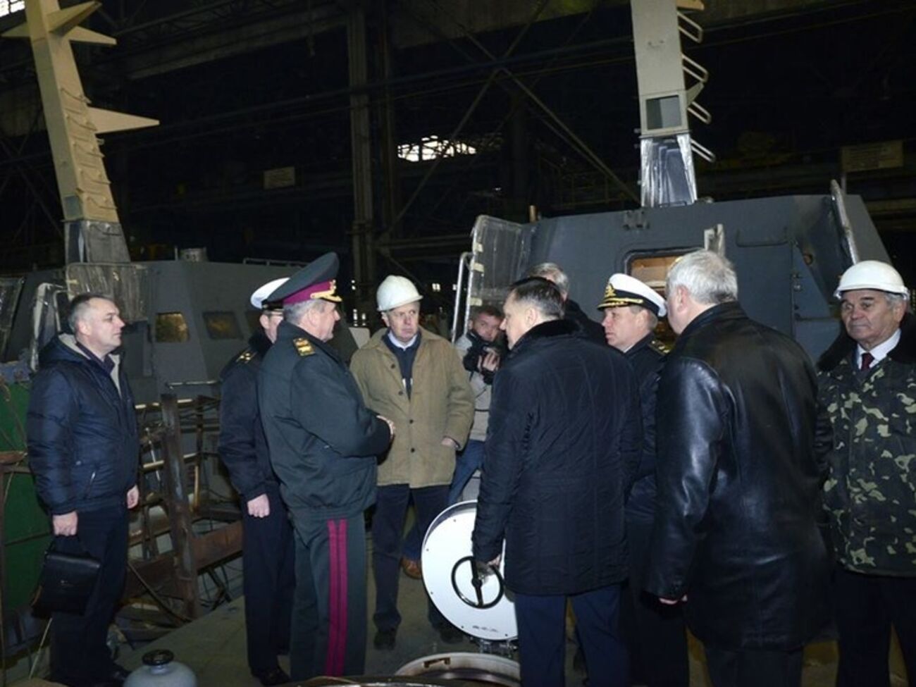 Муженко ознакомился с процессом строительства малых бронированных артиллерийских катеров. Фоторепортаж