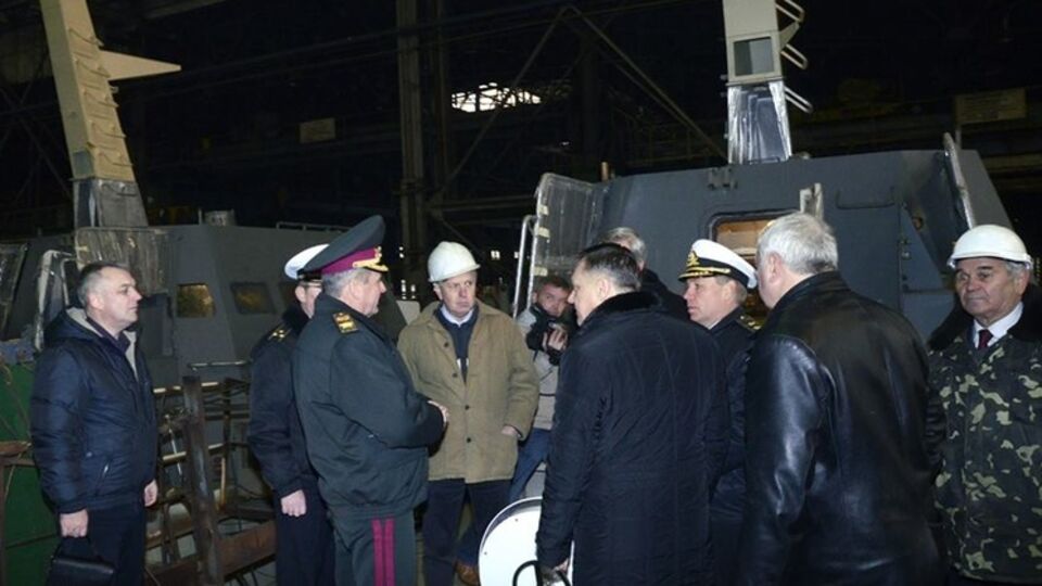 Муженко ознакомился с процессом строительства малых бронированных артиллерийских катеров. Фоторепортаж