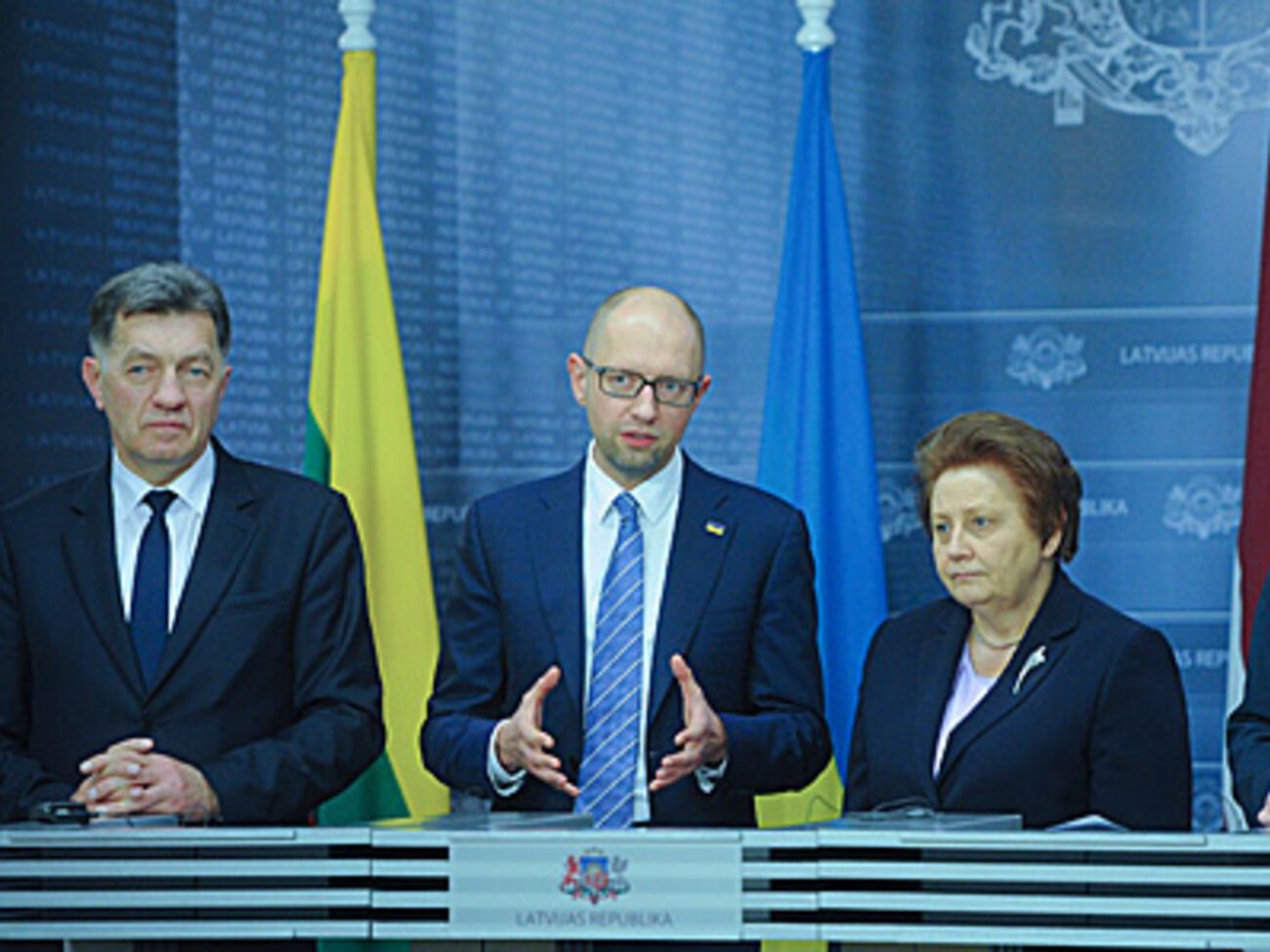 Яценюк не исключил, что ВР соберется на внеочередную сессию ради принятия законов, облегчающих визовую либерализацию