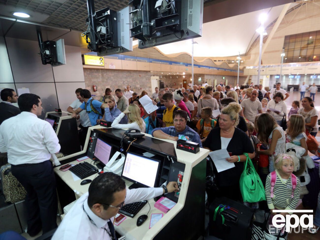 Британия продолжает эвакуировать своих граждан