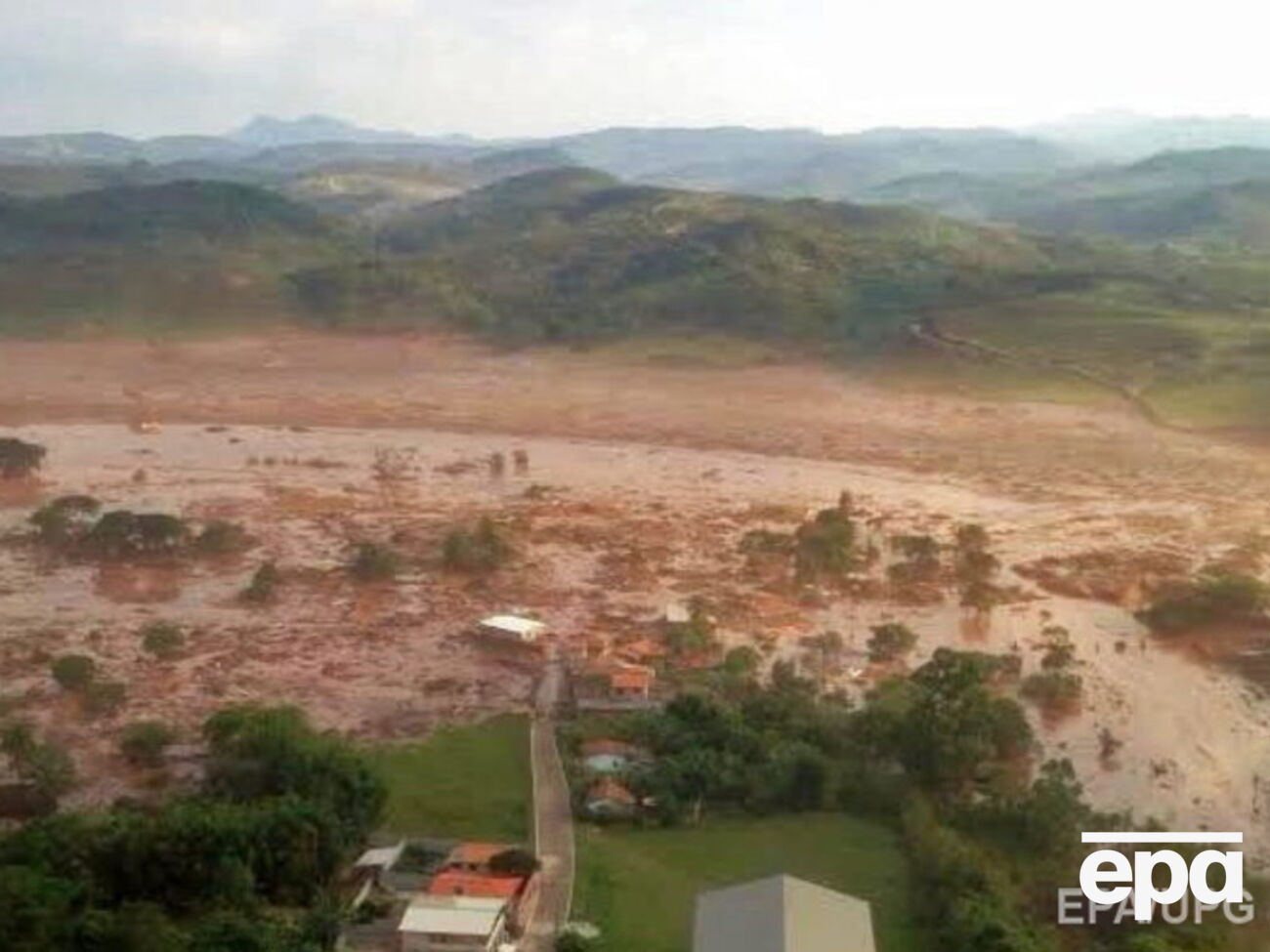 Сточные воды железнорудной шахты затопили город Мариана