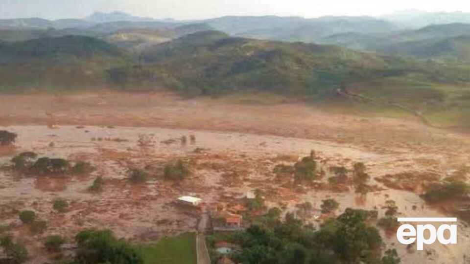Сточные воды железнорудной шахты затопили город Мариана