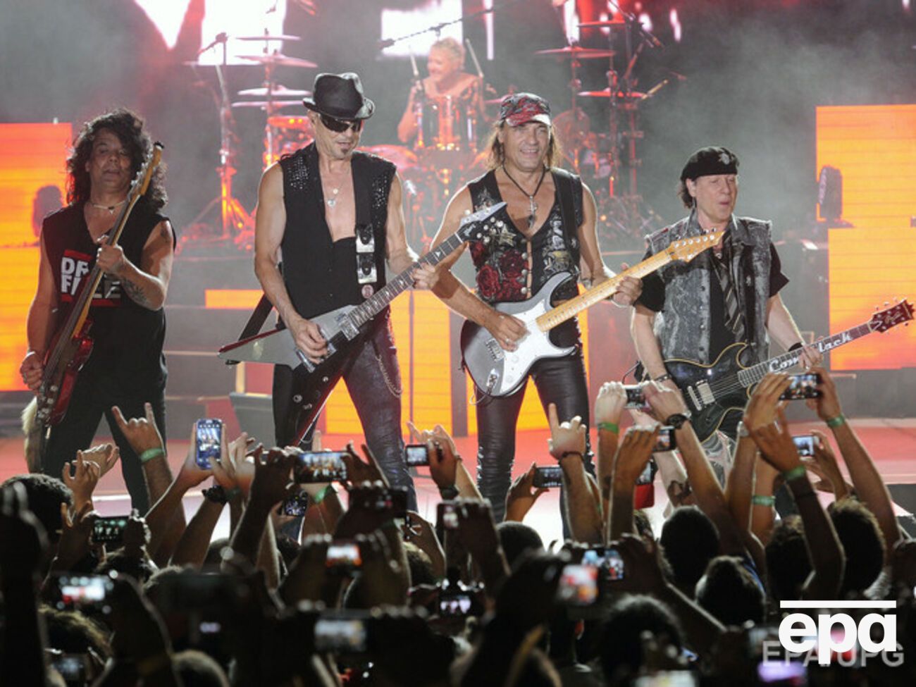 Scorpions презентовали неизданную ранее песню Midnight Blues Jam. Видео