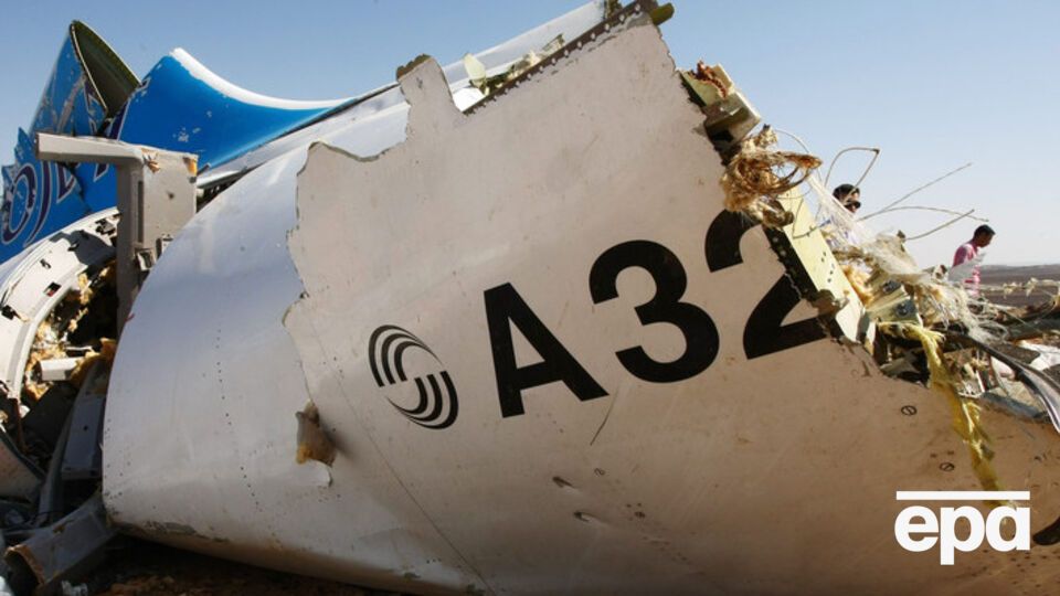 Британские спецслужбы: В российский самолет могли заложить бомбу перед вылетом