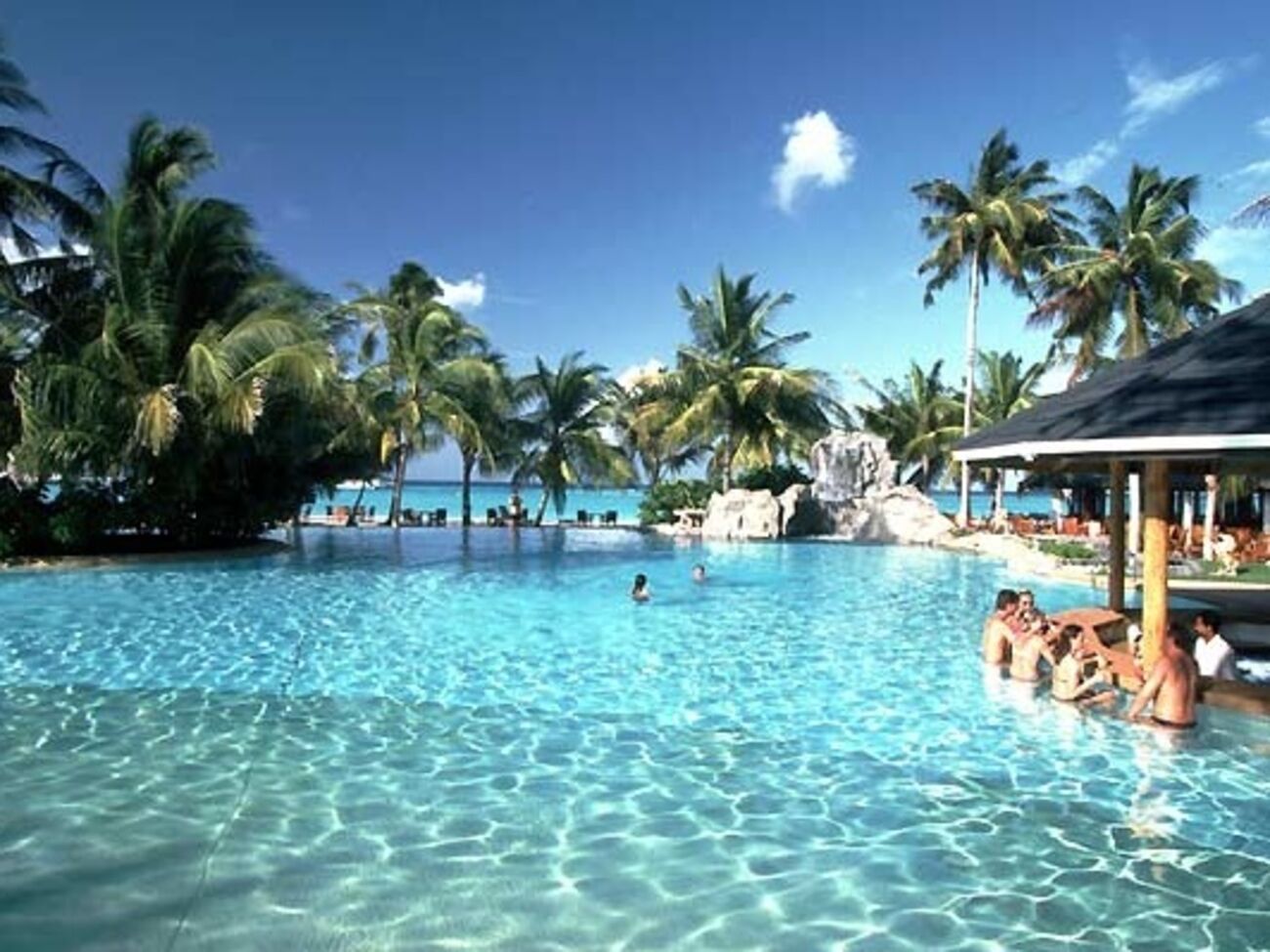 Украинцам рекомендуют отложить отдых на Мальдивах