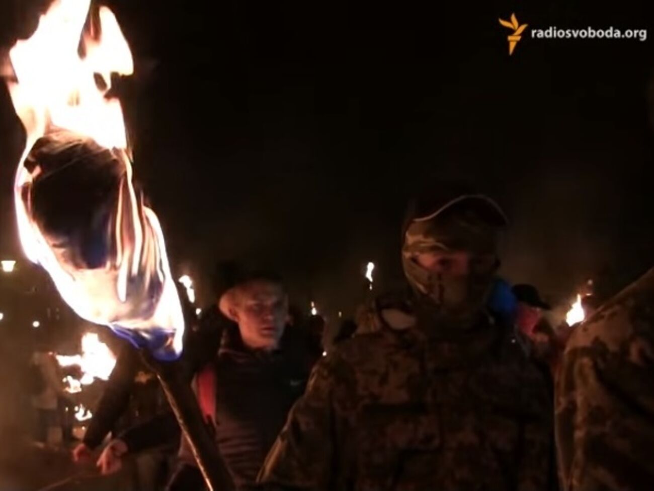 В Сумах прошло факельное шествие в честь погибшего "киборга"