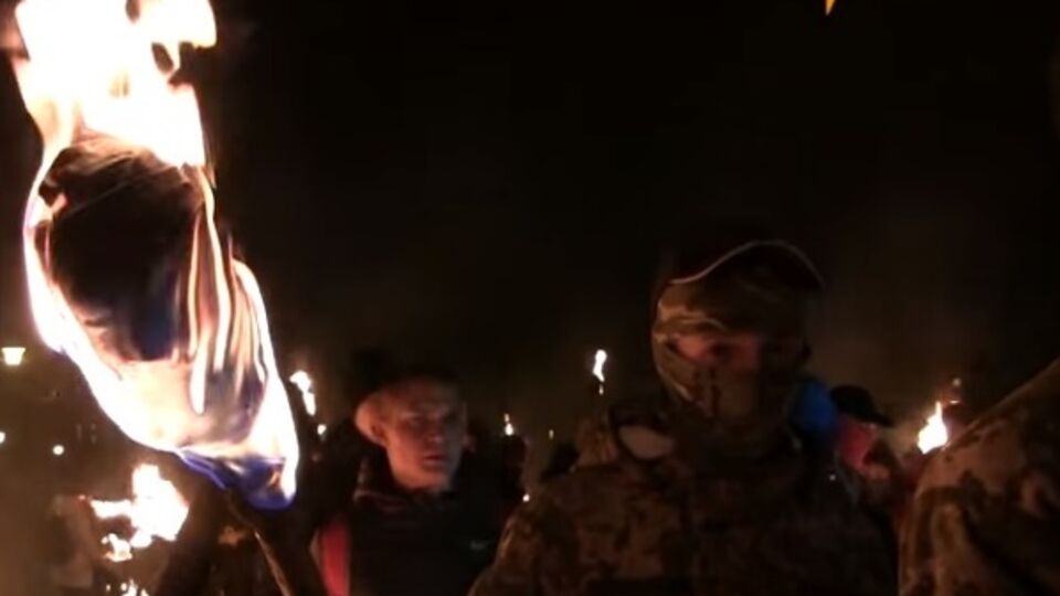 В Сумах прошло факельное шествие в честь погибшего "киборга"