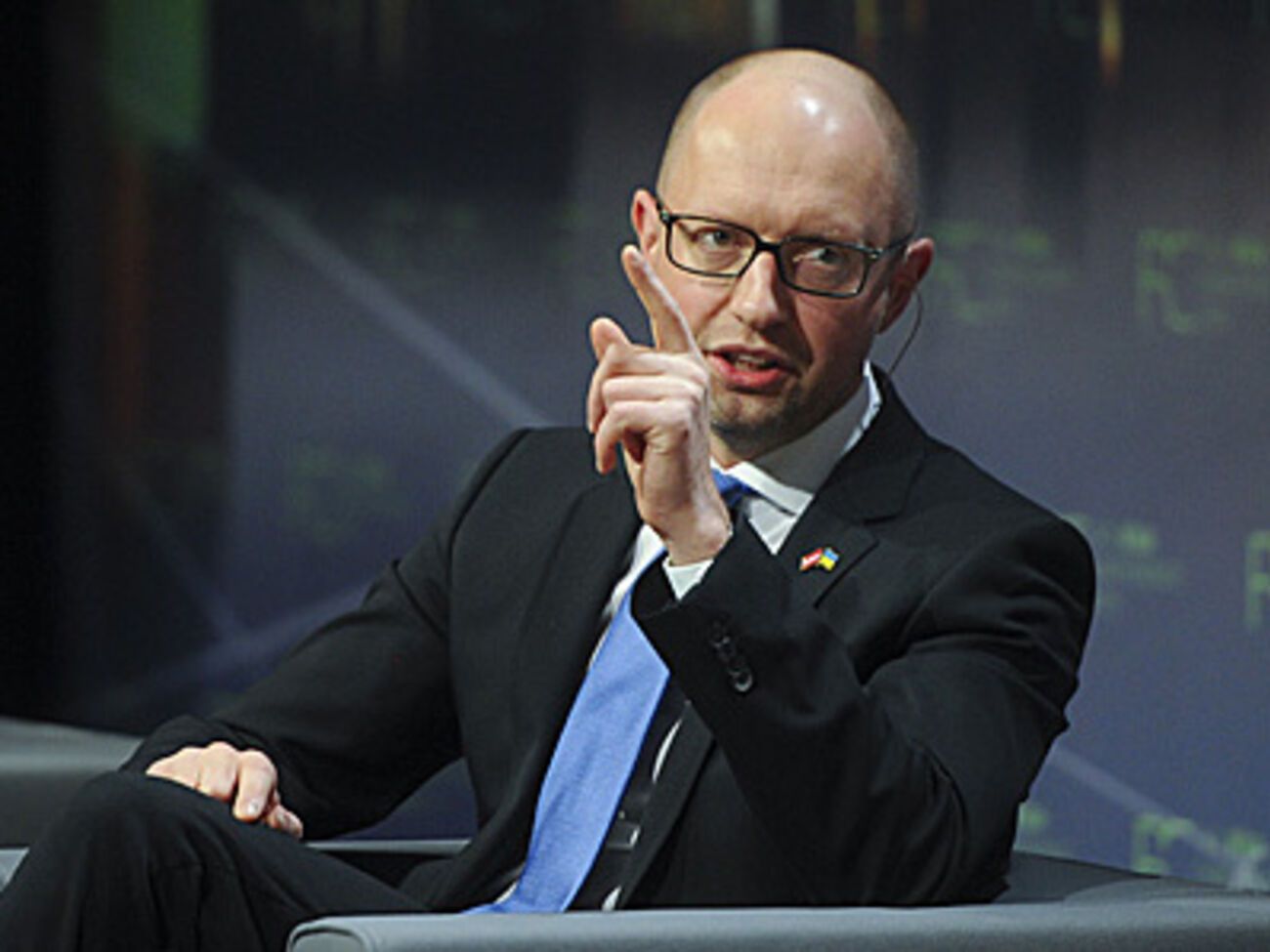 Европа должна серьезно рассмотреть предложение поставок сжиженного природного газа из США для ЕС, заявил Яценюк