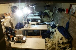 В подпольном цехе были оборудованы восемь пошивочных мест