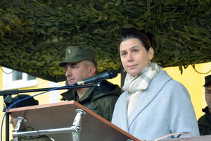 Врио командующего Нацгвардии, генерал-лейтенант Николай Балан и помощник министра обороны США по вопросам международной безопасности Элисса Слоткин