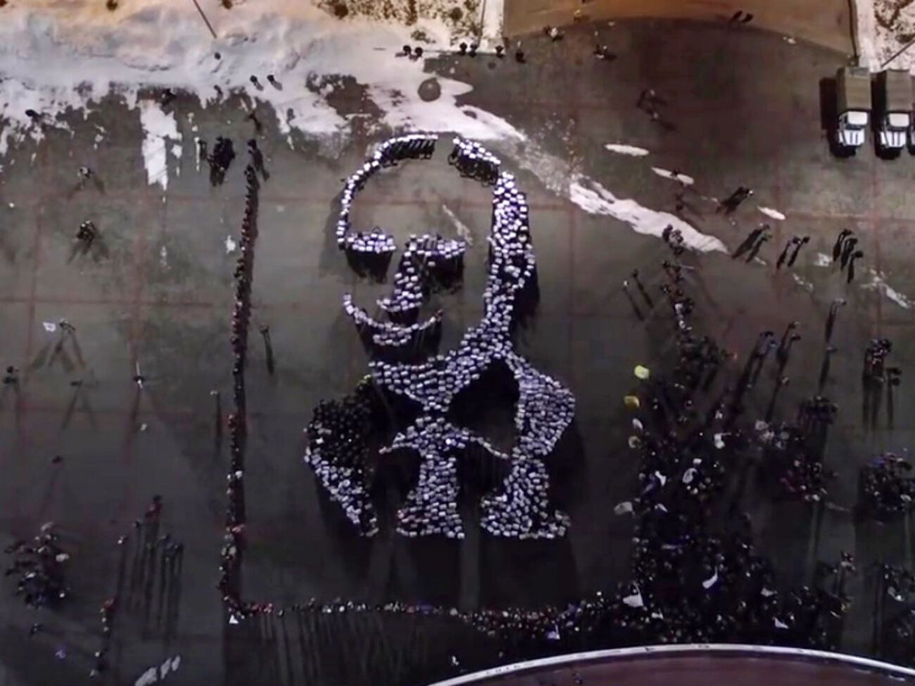 Челябинские студенты приветствуют президента России Владимира Путина