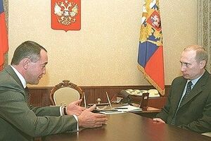 Сенатор Виккер утверждает, что долларовые активы и резиденции покойный Лесин приобрел, когда состоял на государственной службе