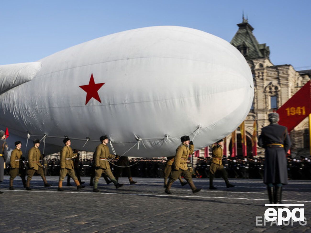 В Москве устроили торжественный парад на Красной площади