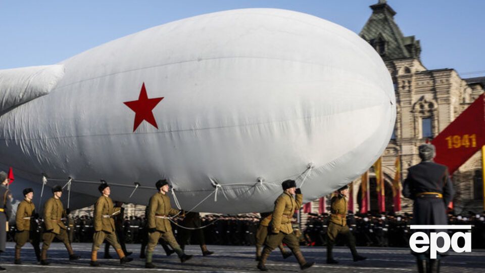 В Москве устроили торжественный парад на Красной площади