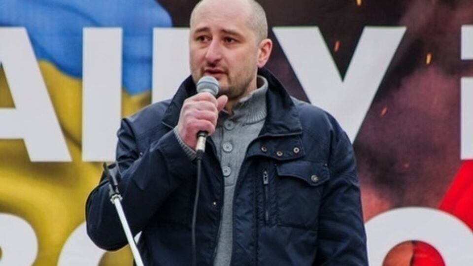 Бабченко: Лесин едет умирать в вашингтонский четырехзвездочный отель в самом центре жизни гей-сообщества всего мира. Что скажете, патриоты?