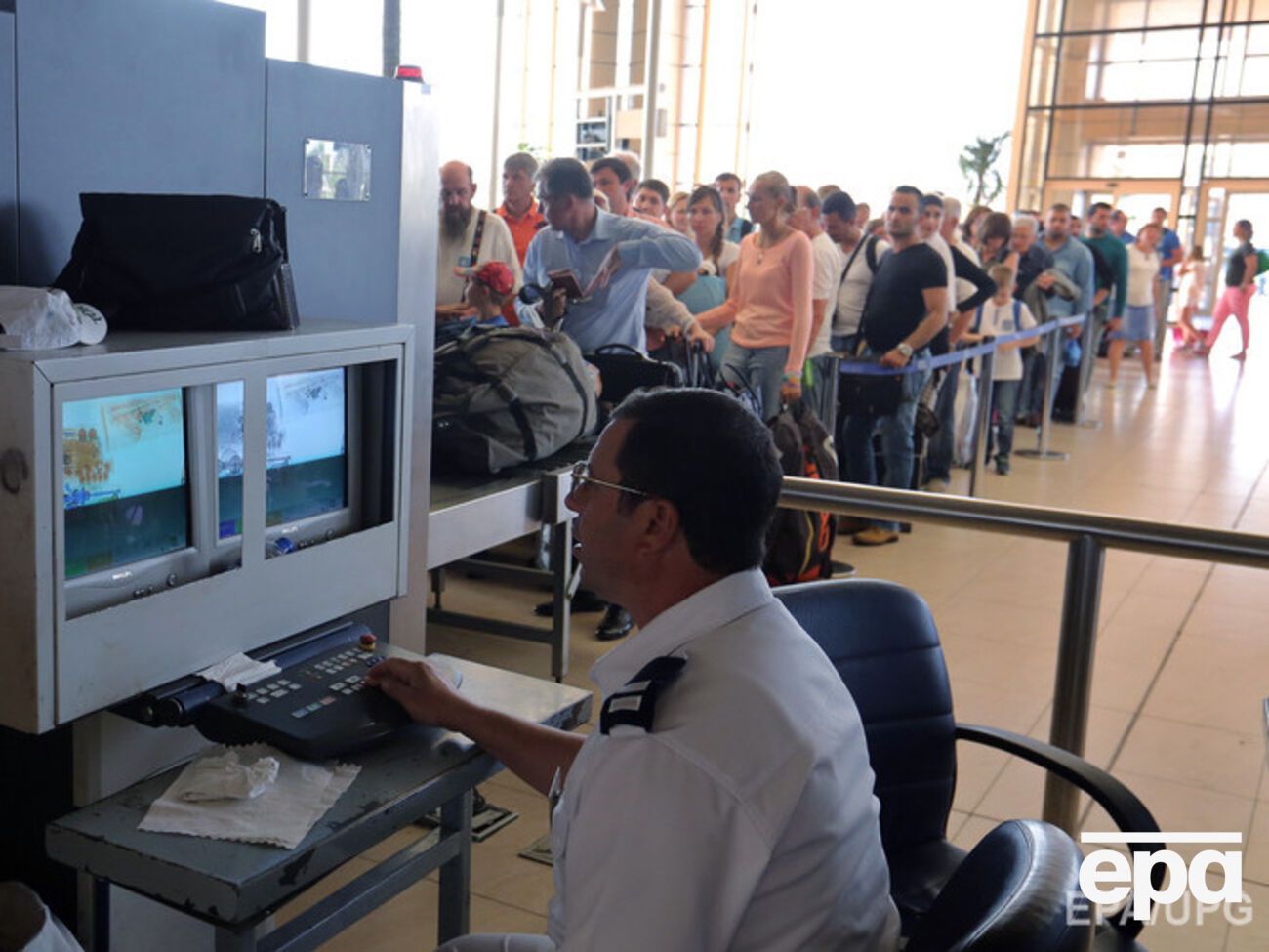 Спецслужбы Египта ищут подозрительную активность на записях камер наблюдения в аэропорту