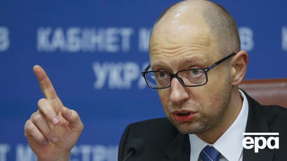 Яценюк поручил проверить, угрожает ли что-либо украинцам, которые отдыхают в Египте