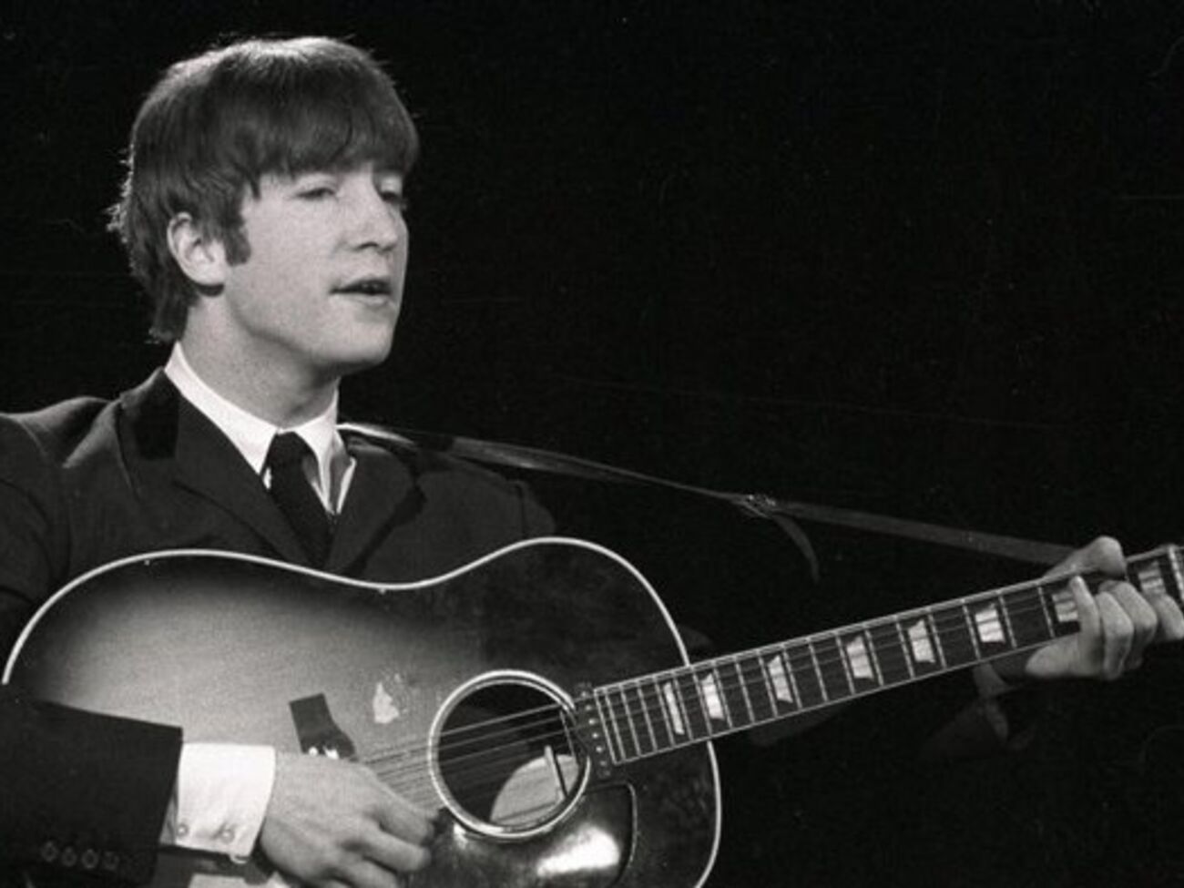 Гитара Леннона ушла с молотка