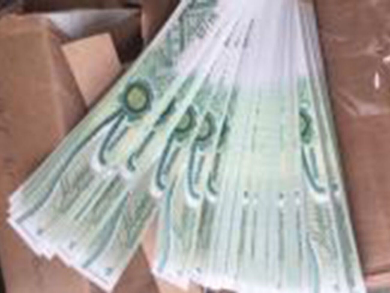 Поддельные акцизные марки выявлены в автомобиле, следовавшем транзитом в Россию