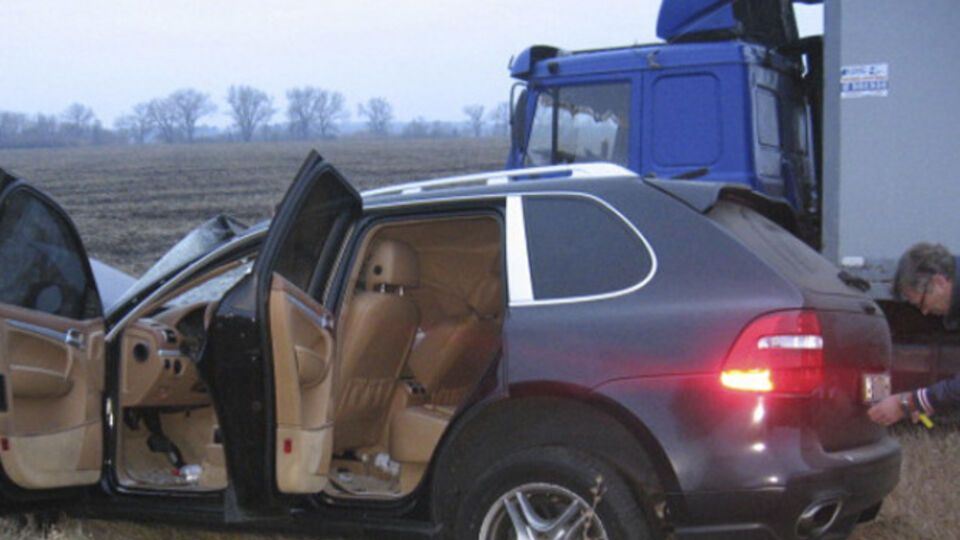 Терехов утверждает, что никаких пачек денег в его машине не было