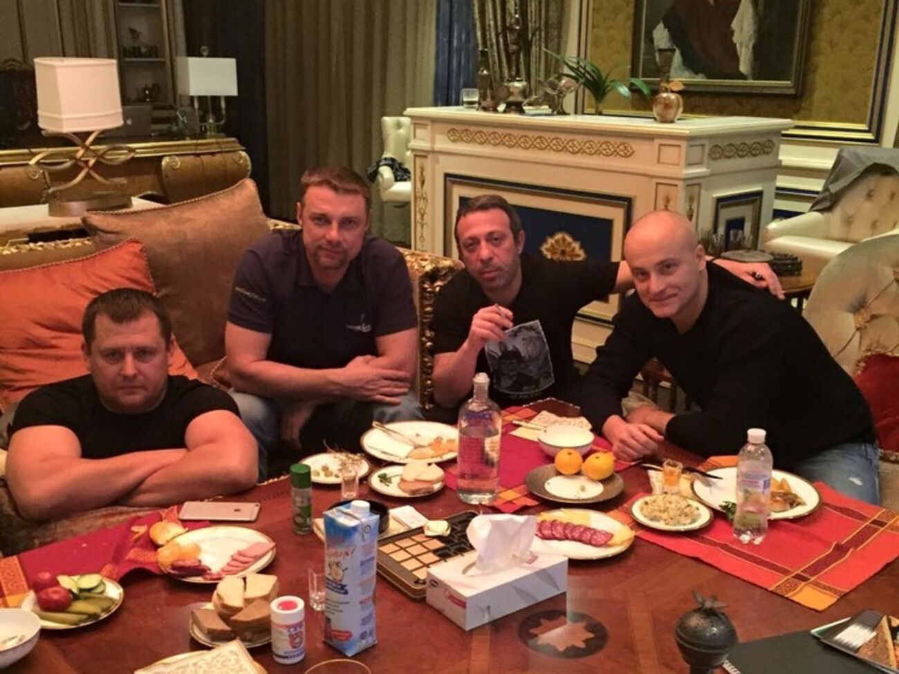 Саакашвили: Официально этот человек находится под арестом (Геннадий Корбан – второй справа)