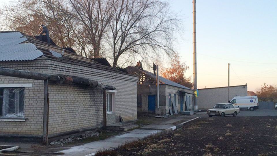 Поврежденные здания в Сватово