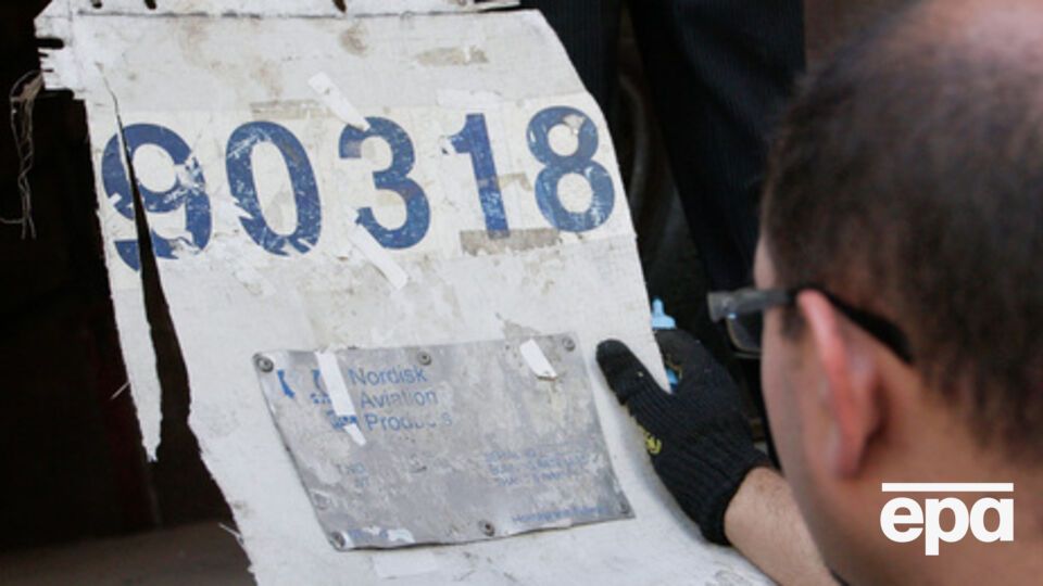 Порошенко предлагает Раде продлить допуск малайзийских экспертов к месту авиакатастрофы