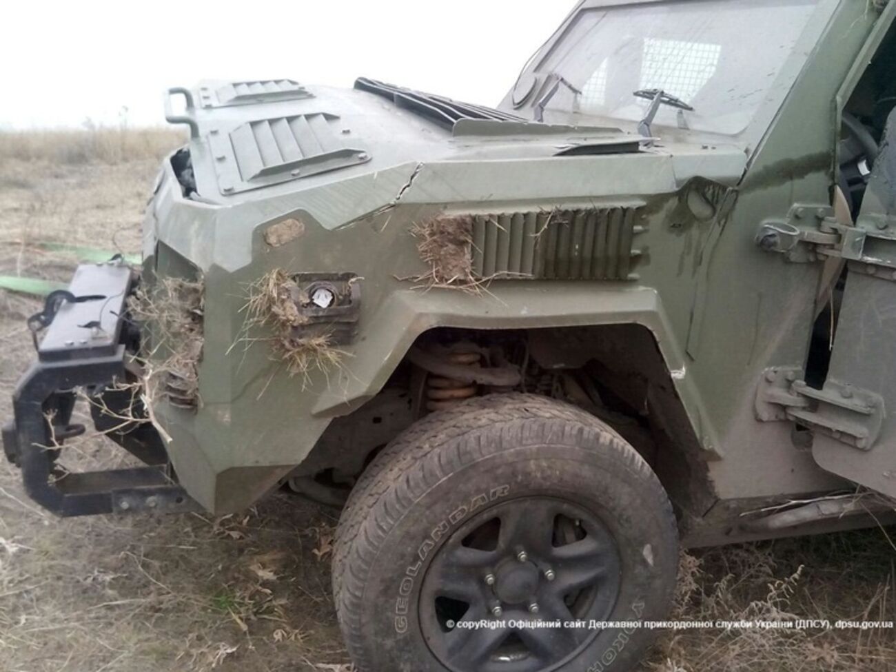 "Кугуар" перевернулся под Курахово, причины аварии пока неизвестны