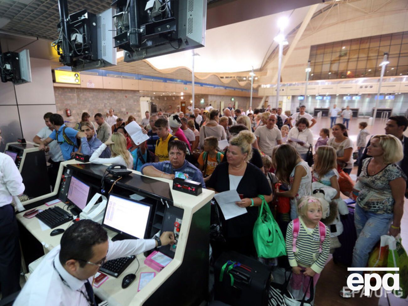 Операторы теряют на возврате туристов из Египта