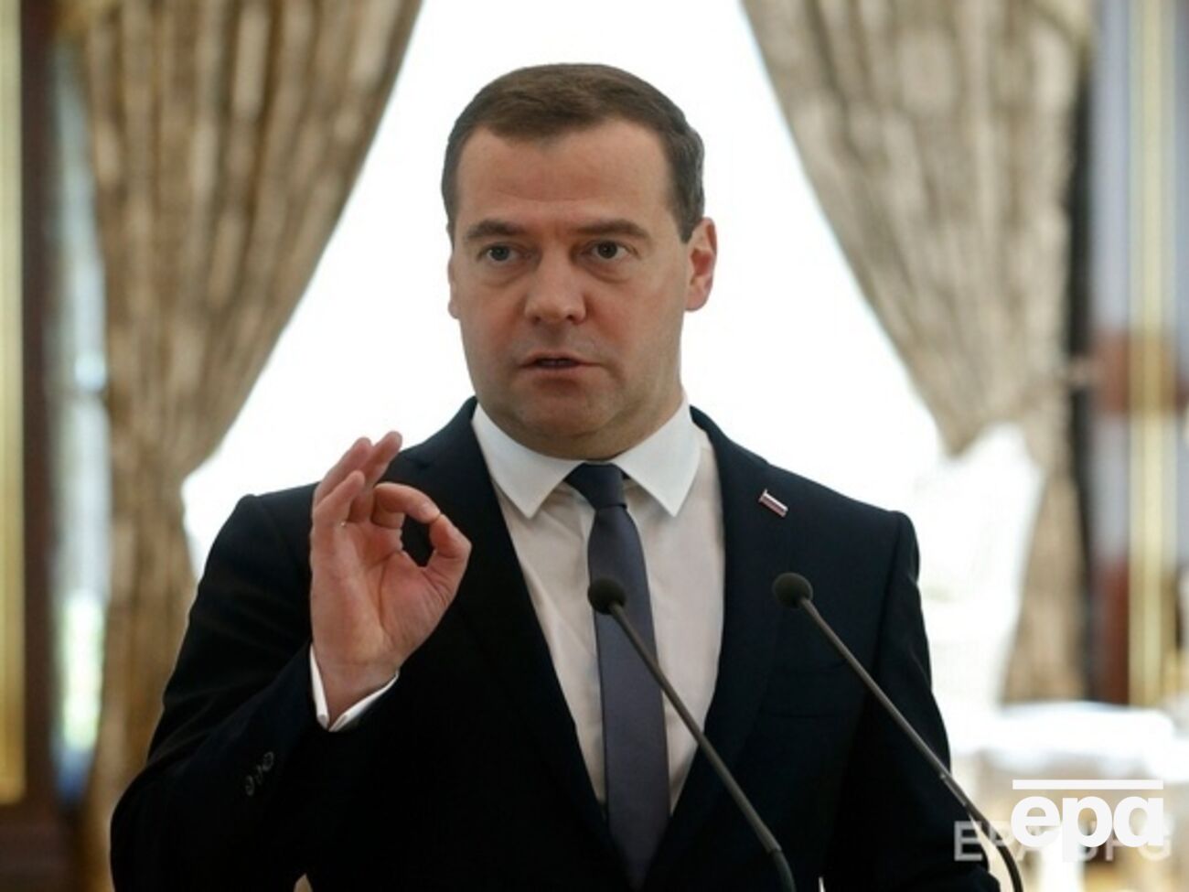 Медведев:&nbsp;Теракт рассматривается в качестве причины гибели А321