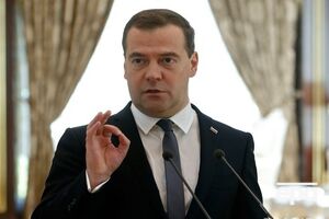 Медведев: Теракт рассматривается в качестве причины гибели А321