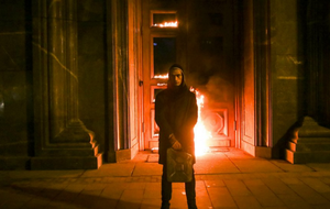 Питерский художник Павел Павленский поджег вход в здание столичного ФСБ