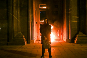 Питерский художник Павел Павленский поджег вход в здание столичного ФСБ