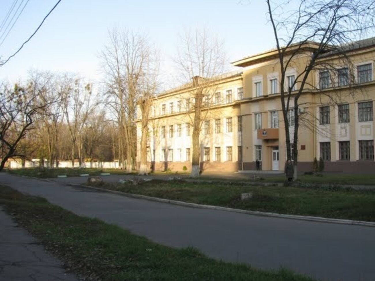 Школа УВК №112 по улице Менжинского в Харькове