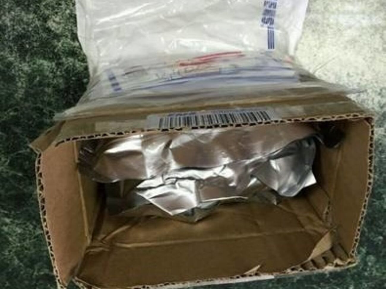 СБУ: Правоохранители задержали в Одессе и Харькове курьеров при получении трех посылок с наркотиками