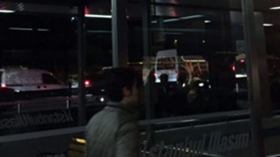 К станции "Байрампаша" съезжаются машины скорой помощи