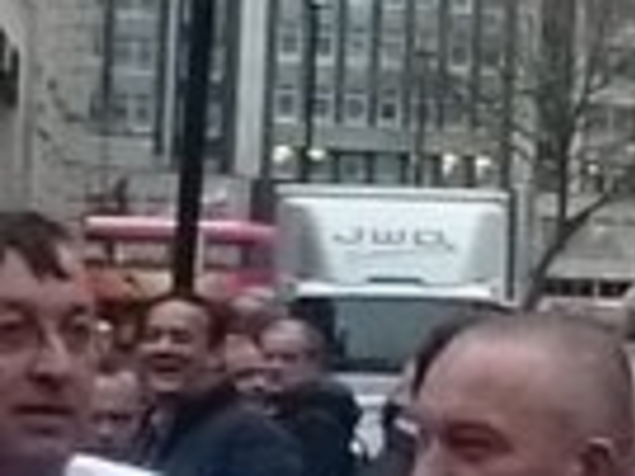 Тысячи людей были эвакуированы