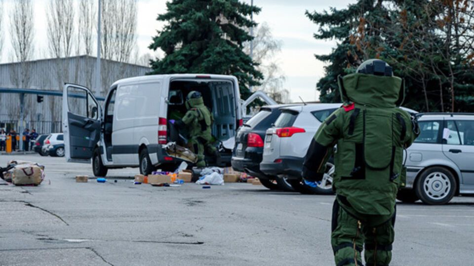 Взрывотехники проверили автомобиль, но взрывчатки не нашли