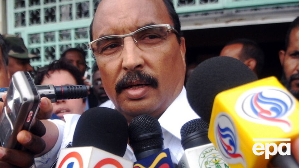 Президент Абдель Азиз заскучал на футболе