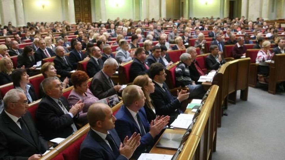 "За" проголосовал 261 народный депутат