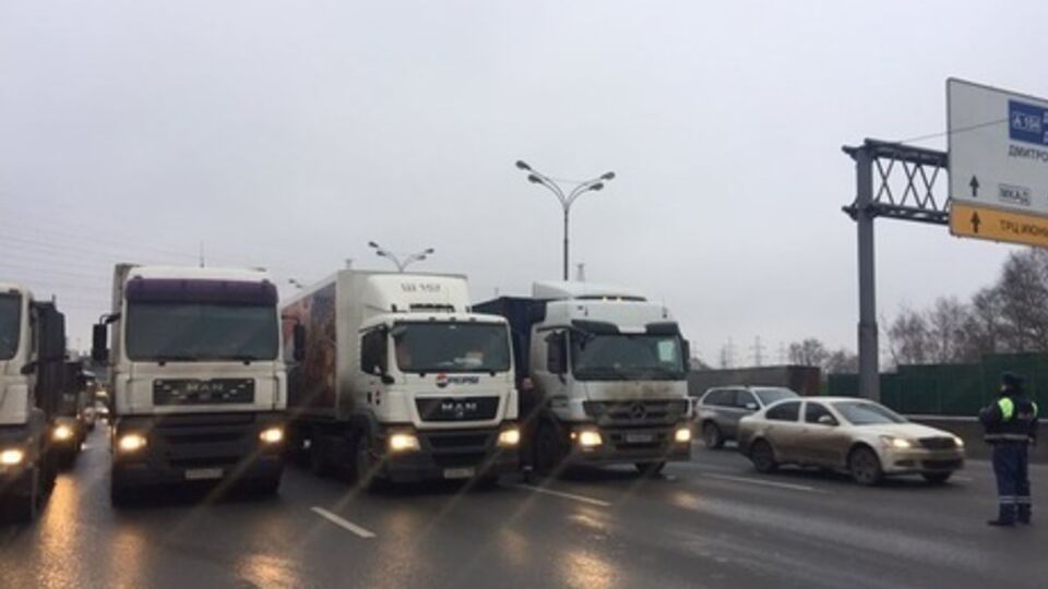 Большинство жителей столицы РФ поддерживают протест дальнобойщиков, который продолжается второй месяц