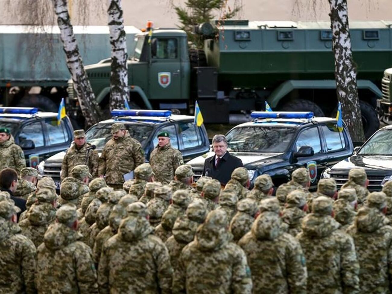 Боец "Альфы" прошел войну, но был убит во время спецоперации в мирном Киеве, сообщил Порошенко