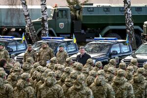 Боец "Альфы" прошел войну, но был убит во время спецоперации в мирном Киеве, сообщил Порошенко