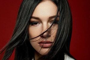 Приходько примерила бороду для съемок в клипе