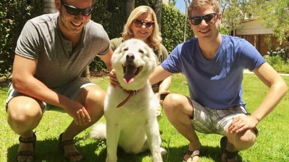 Семья Биньямина Нетаньяху со своим домашним питомцем